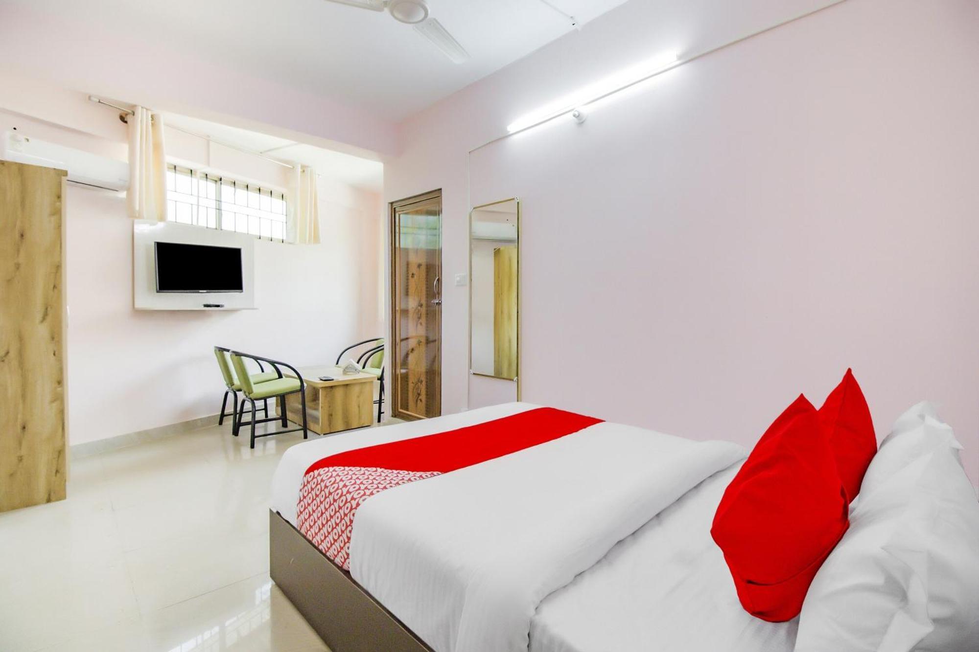 OYO 79181 Sri Dhanalakshmi Boarding&Lodging Bangalore Bagian luar foto